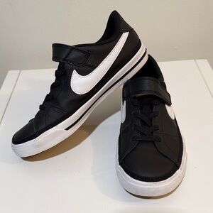 Nike Little Girls Court Legacy Black and White Sneakers size 3Y